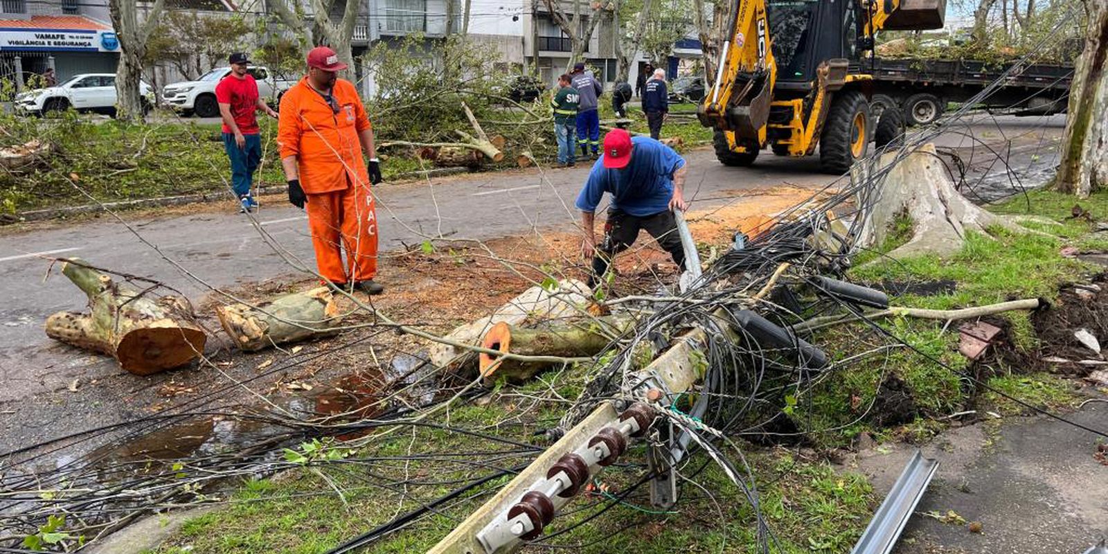 Tempestade no Rio Grande do Sul deixa pelo menos quatro vítimas