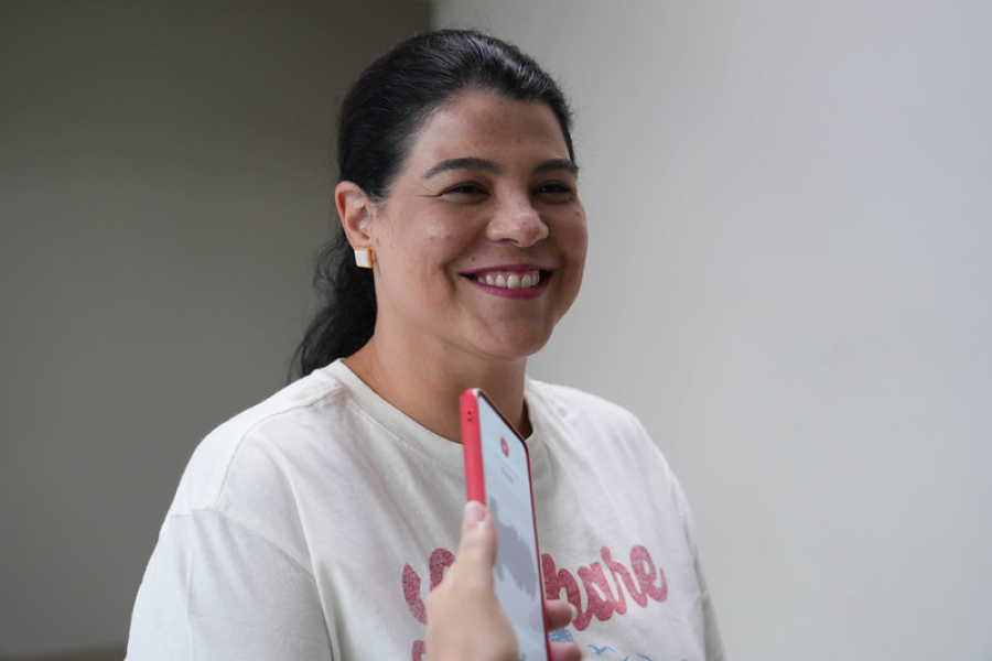 Alunos vivenciam primeira aula prática do curso de radialista no estúdio da ALERR