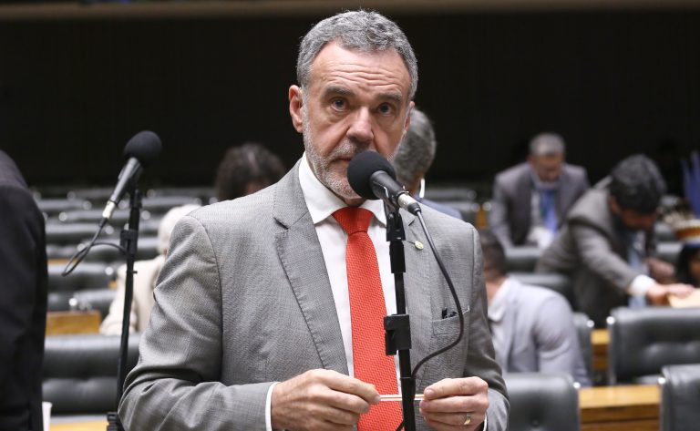 Comissão aprova proibição de reuso de embalagens de tintas imobiliárias