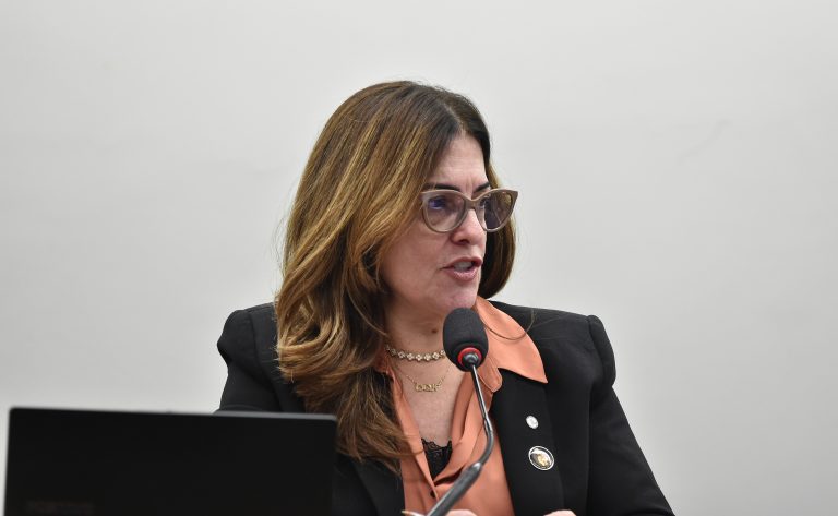 Comissão aprova criação de central para inclusão de jovens no mercado de trabalho