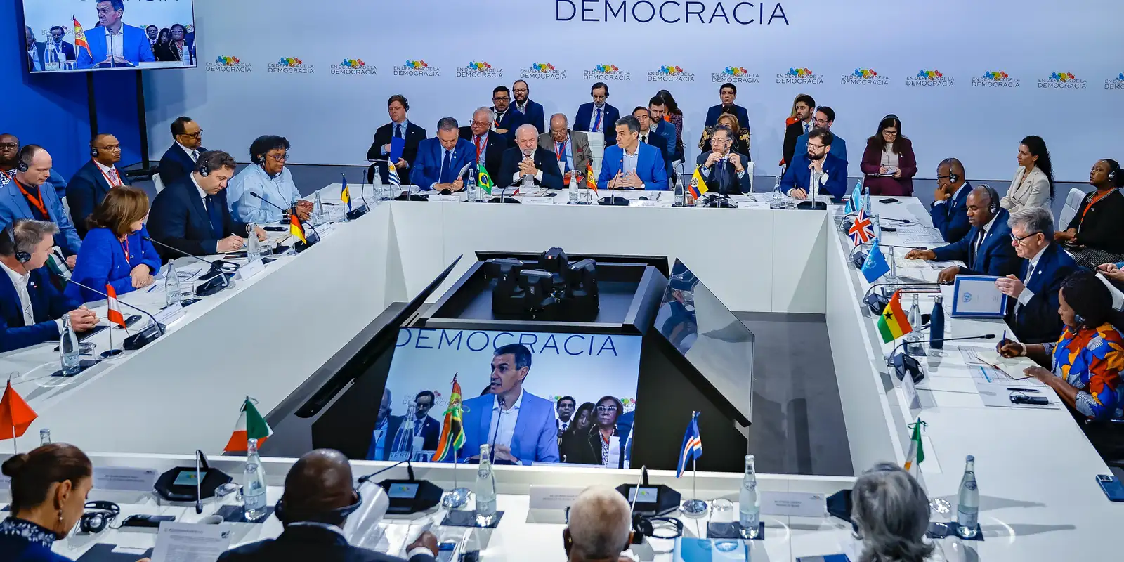 Pobres não podem pagar por irresponsabilidade das guerras, diz Lula