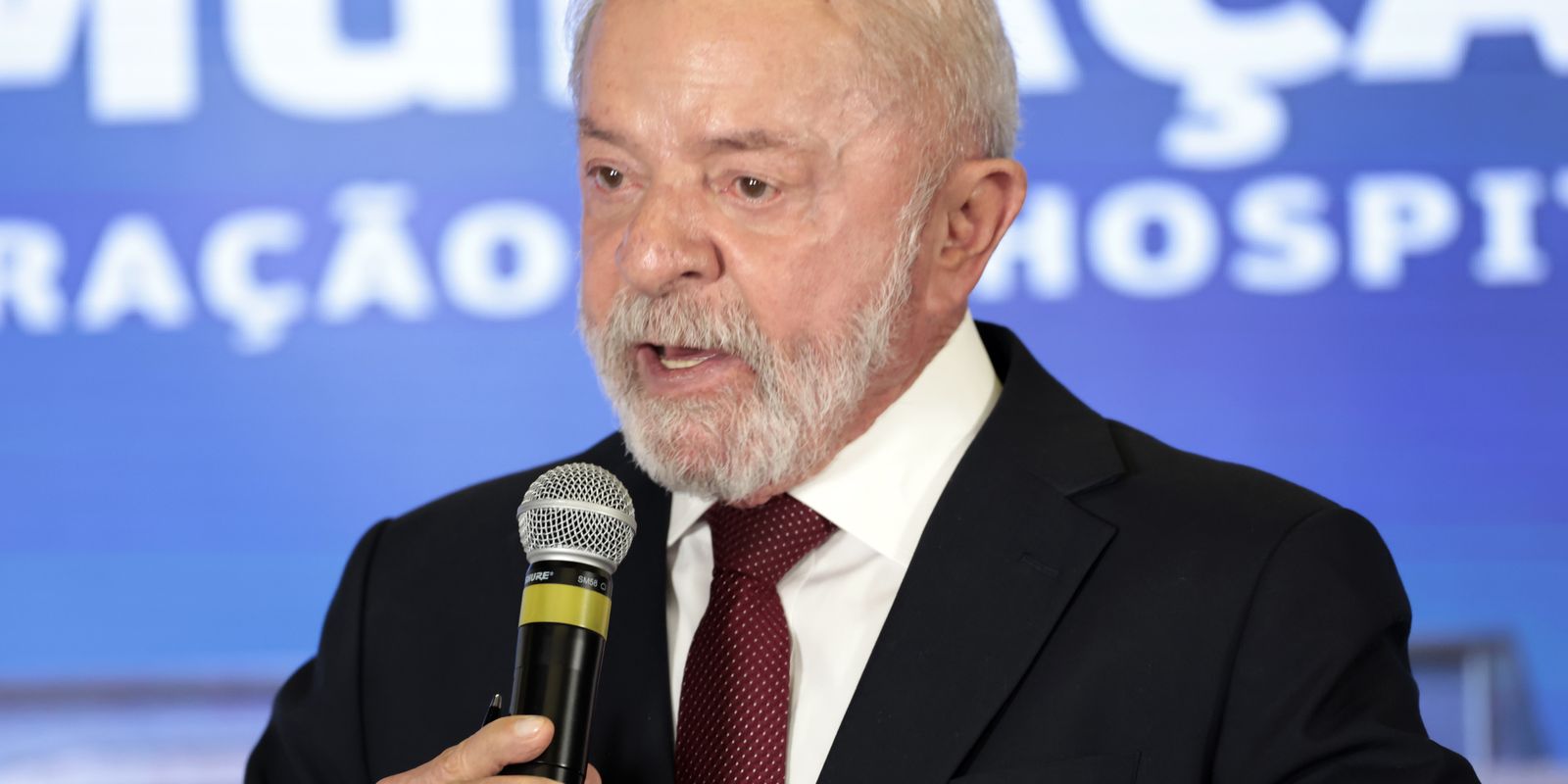 Lula assina MP e zera "taxa das blusinhas"