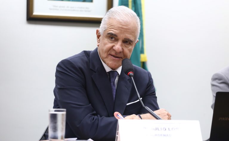 Frentes parlamentares criticam fim da "taxa das blusinhas" e apontam concorrência desleal