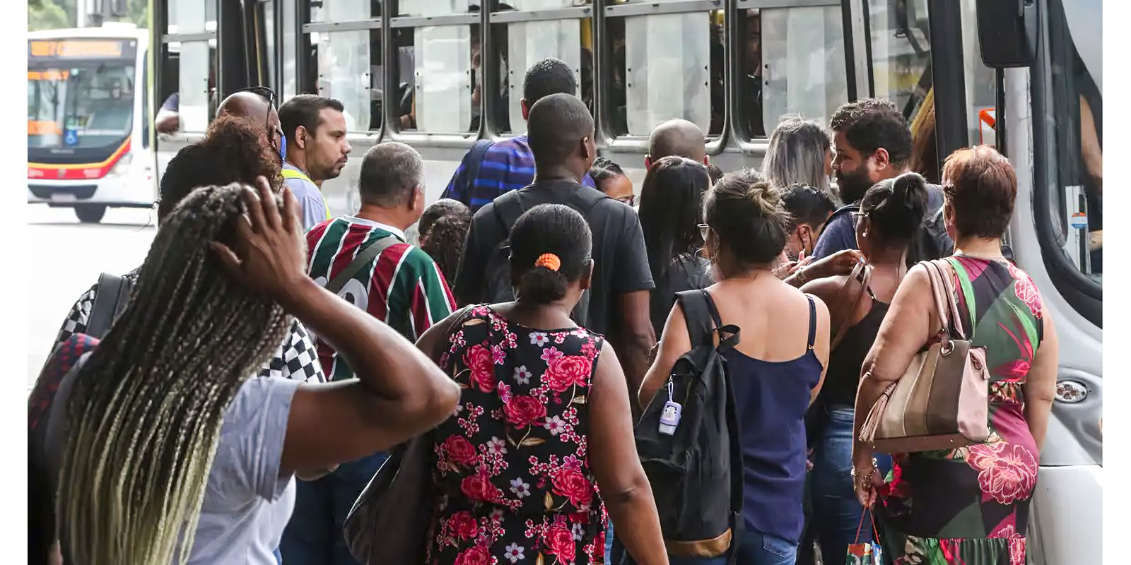 Número de pessoas em busca de emprego há dois anos ou mais cai 21,7%