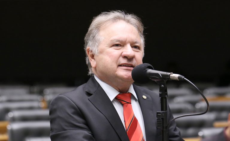Comissão aprova criação de programa nacional de combate ao câncer