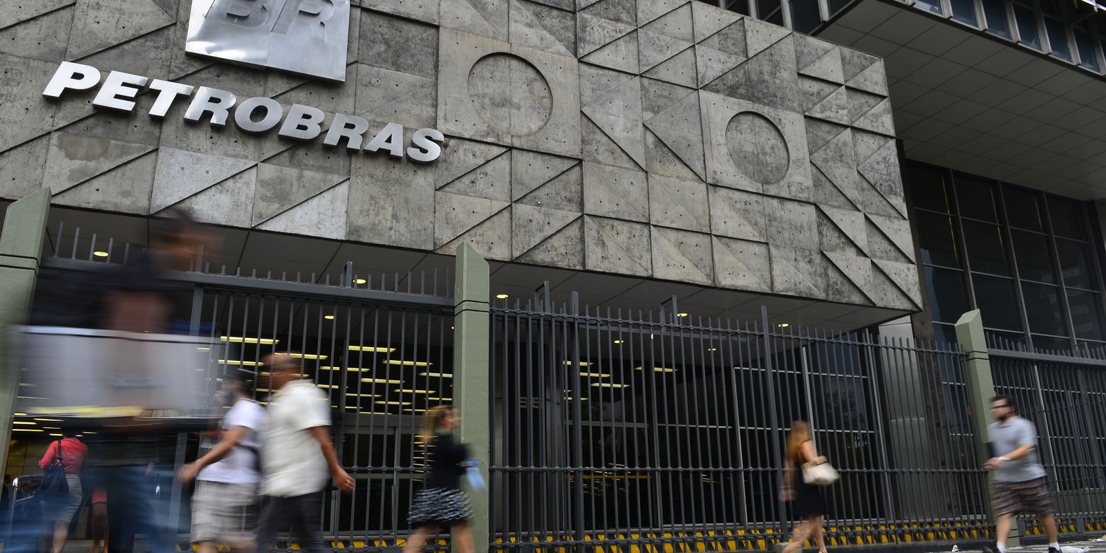 Petrobras anuncia alta de R$ 0,04 na gasolina vendida a distribuidoras