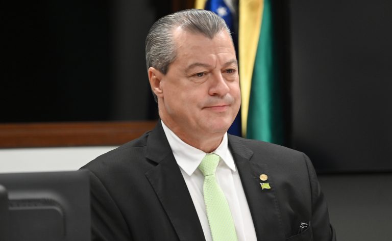 Comissão aprova prioridade especial na Justiça para idosos com deficiência