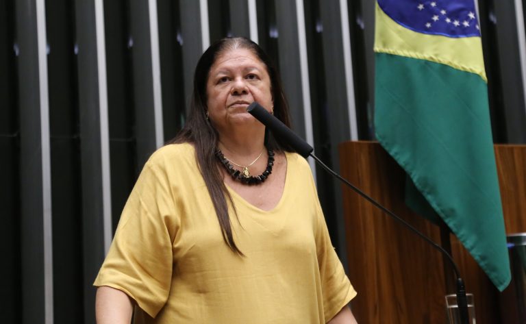 Comissão aprova projeto que trata da atenção integral à pessoa com síndrome de Down no SUS