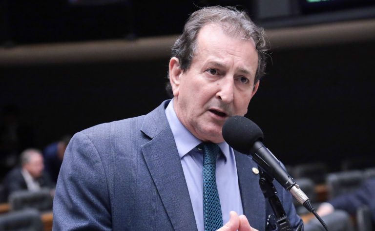 Comissão aprova política nacional para vacinação gratuita de animais contra zoonoses