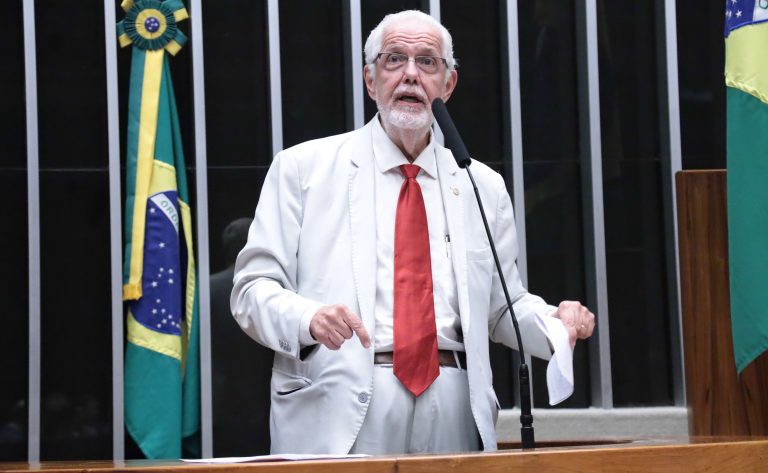 Câmara aprova dispensa de licitação para SUS comprar hemoderivados de empresa pública