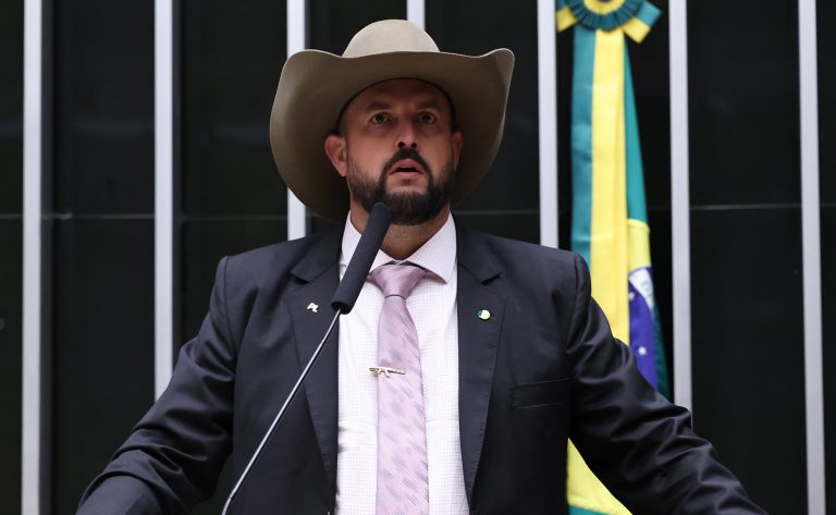 Câmara aprova MP sobre piso do frete e inclui anistia a multas por bloqueio de estradas