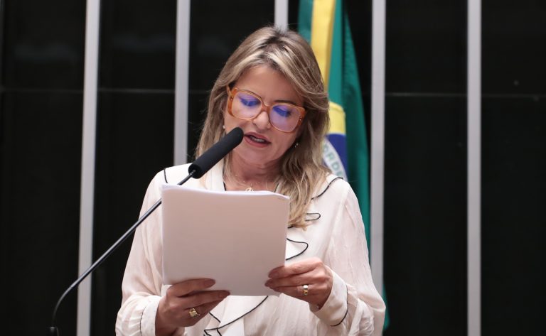 Comissão aprova ampliação de acesso gratuito a implantes contraceptivos