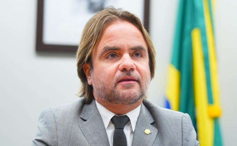 Comissão aprova projeto para incentivar infraestrutura digital e soberania nacional