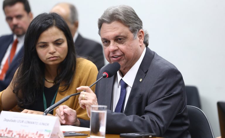 Comissão de Constituição e Justiça aprova proposta que regulamenta profissão de coletor de lixo