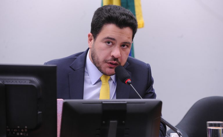 Comissão aprova projeto que estabelece regras para divulgação de imagens de crianças na internet