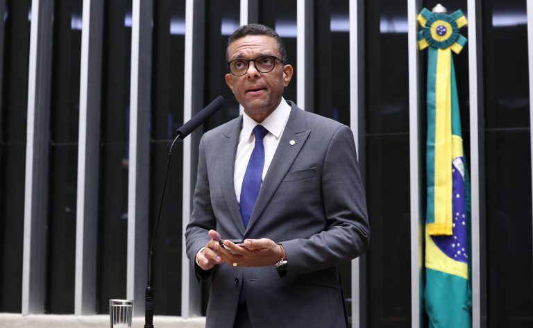 Comissão aprova projeto que garante acesso ao ensino técnico em todos os municípios