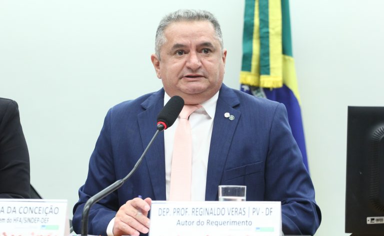 Comissão aprova oferta de dentista pelo SUS para estudantes e beneficiários de programas sociais