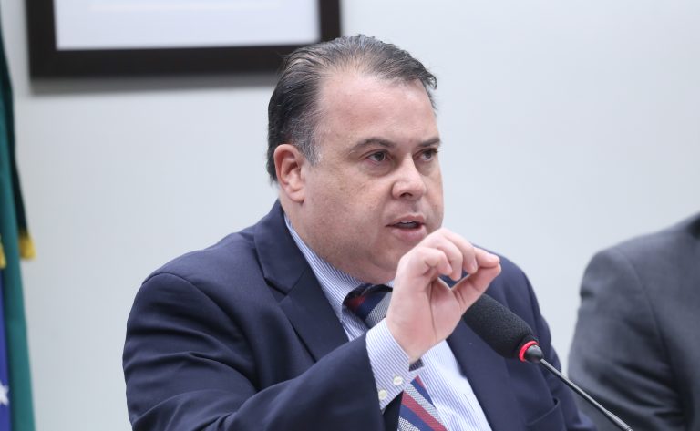 Projeto garante apoio humano para pessoas idosas em canais de atendimento digital do governo