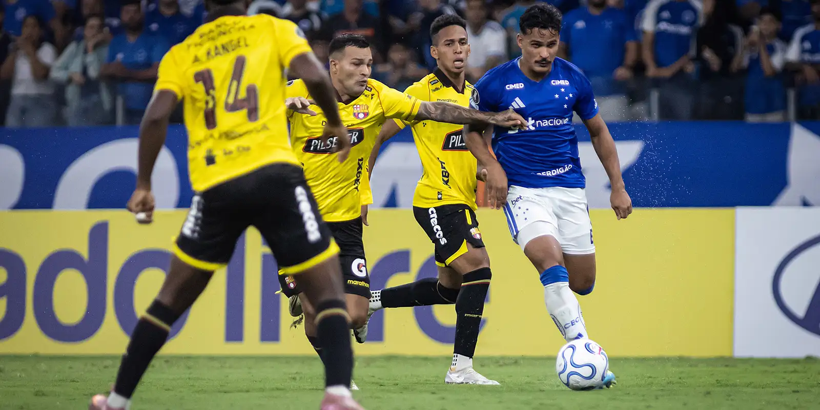 Conheça opções do Brasil para a próxima Copa; meio-campo é o foco