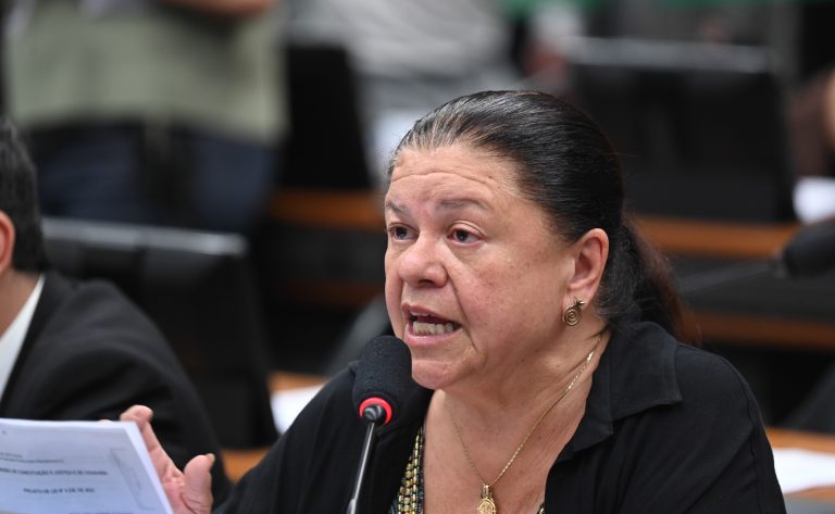 Comissão aprova punição para organizadores de eventos esportivos que não combaterem discriminação