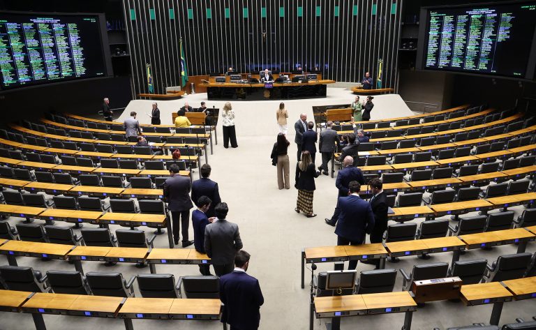 Câmara dos Deputados inicia sessão para analisar propostas; acompanhe