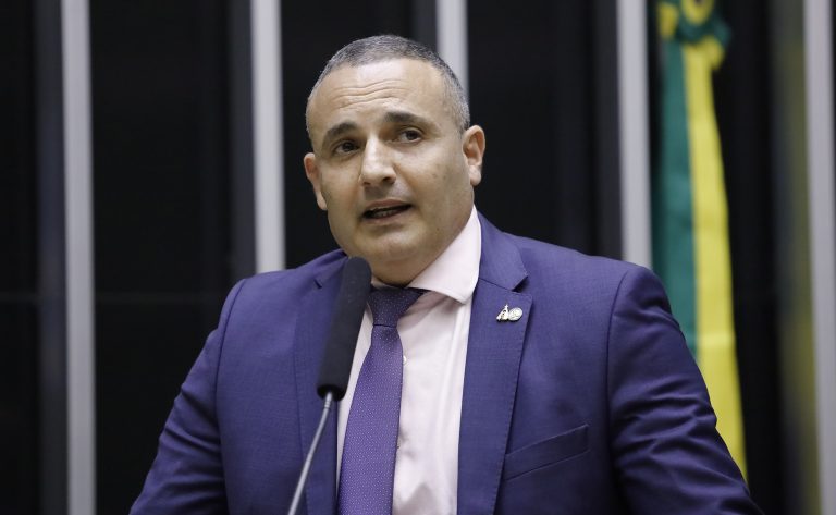 Comissão aprova projeto para combater violência virtual contra crianças e adolescentes
