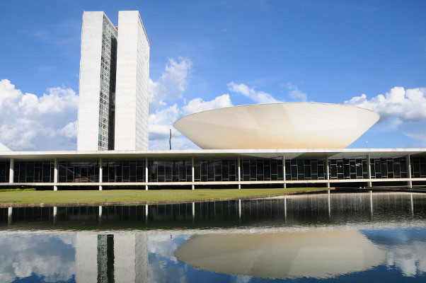 Projeto reconhece violência linguística contra pessoas surdas e usuárias de línguas de sinais